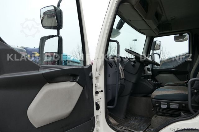 Vrachtwagen met bakwagen VOLVO FL 250 Koffer Rolltor LBW Euro 6