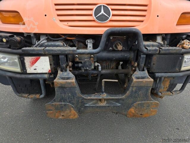 Outro UNIMOG U 500 3-Seiten-Kipper mit Kran PK 9501