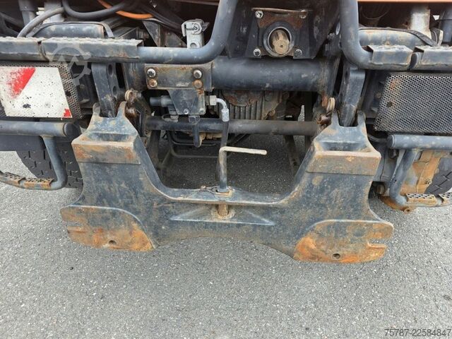Outro UNIMOG U 500 3-Seiten-Kipper mit Kran PK 9501