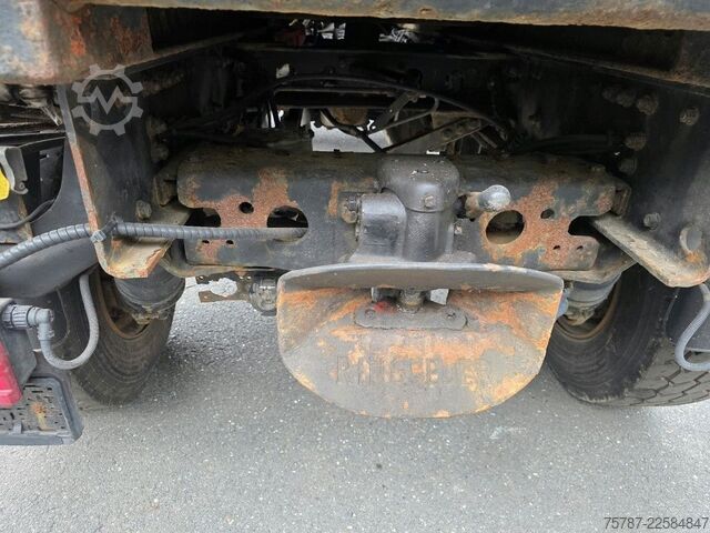 Outro UNIMOG U 500 3-Seiten-Kipper mit Kran PK 9501