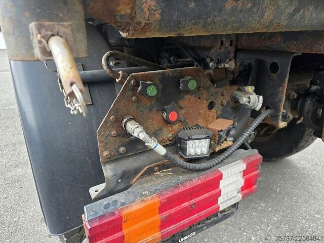 Outro UNIMOG U 500 3-Seiten-Kipper mit Kran PK 9501