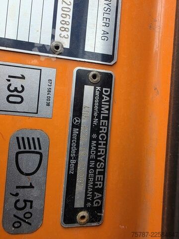 Outro UNIMOG U 500 3-Seiten-Kipper mit Kran PK 9501