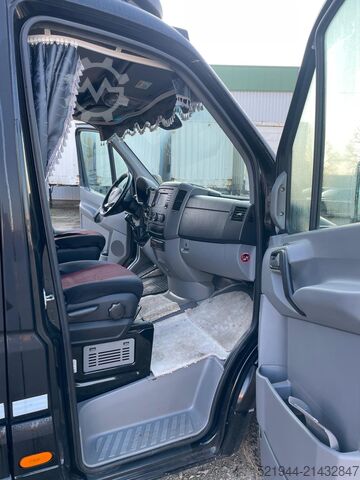 Standardowy ciągnik siodłowy Mercedes-Benz Sprinter 519 CDI 190 PS Schlafkabine LBW