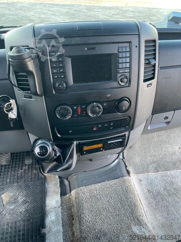 Standardowy ciągnik siodłowy Mercedes-Benz Sprinter 519 CDI 190 PS Schlafkabine LBW