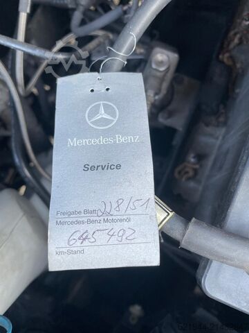 Standardowy ciągnik siodłowy Mercedes-Benz Sprinter 519 CDI 190 PS Schlafkabine LBW