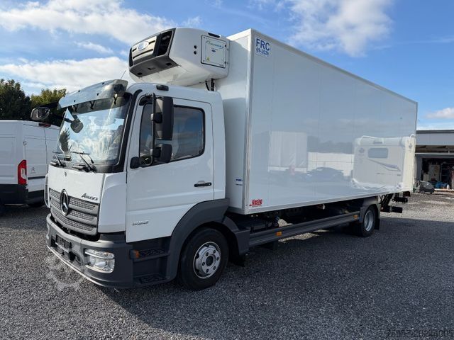 Kühltransporter MERCEDES-BENZ 823 Atego / Kühlkoffer / LBW / 6,70 m / Carrier