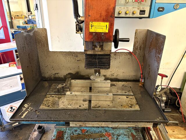 Mașină EDM pentru găurirea orificiilor MADRA BT-2