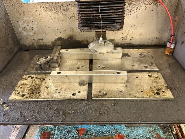 Mașină EDM pentru găurirea orificiilor MADRA BT-2