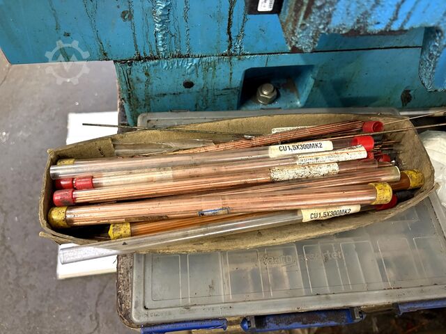 Mașină EDM pentru găurirea orificiilor MADRA BT-2