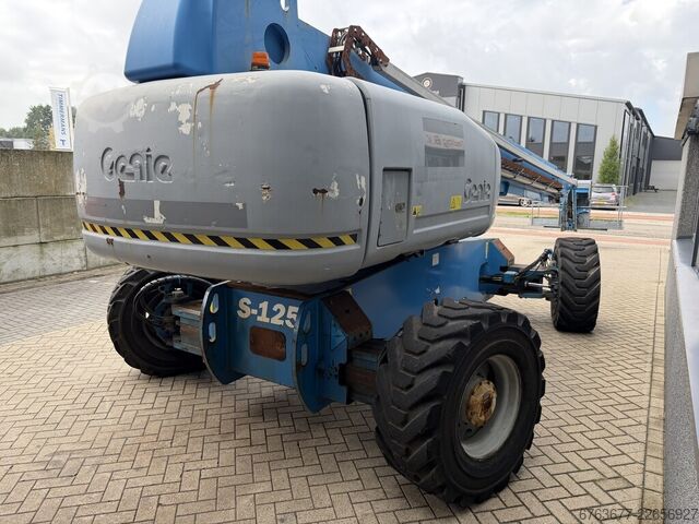 GENIE S-125 teleskopbomlift / bomlift 4x4x4 DEUTZ DIESEL 4200 timer 40,1 m arbejdshøjde 2007 GENIE S-125 Telescoop hoogwerker / boomlift 4x4x4 DEUTZ DIESEL 4200uur 40,1M Werkhoogte 2007