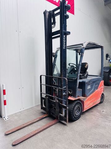 Elektrisk 4 -hjulig gaffeltruck Toyota 8FBMT25-10414