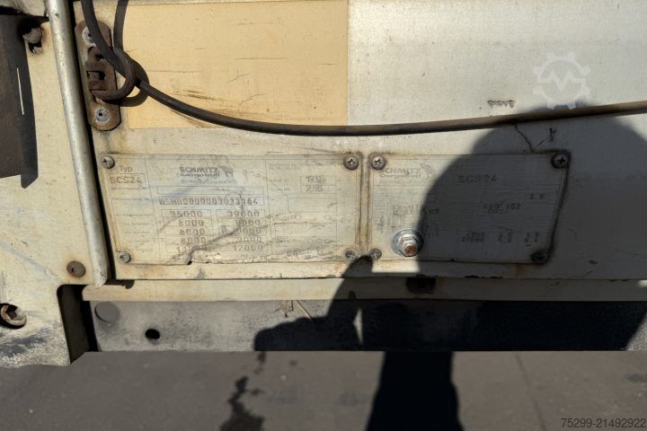 Öppen semitrailer med kapell Schmitz Cargobull S24/27 Plane / Swiss-Vehicle