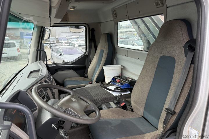 Lastbilsmonterad kran Volvo FE-320 6x2R Fassi 235 5-Fach