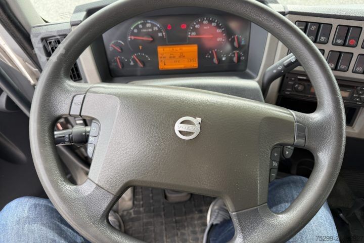 Lastbilsmonterad kran Volvo FE-320 6x2R Fassi 235 5-Fach