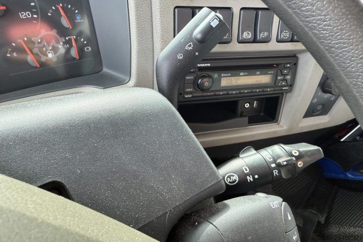 Lastbilsmonterad kran Volvo FE-320 6x2R Fassi 235 5-Fach