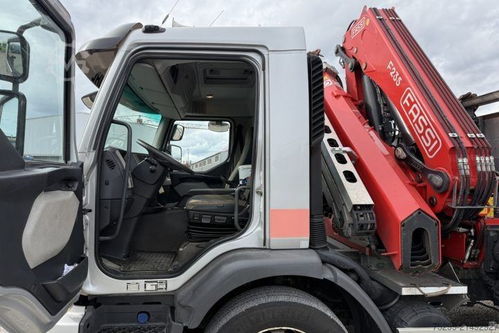 Lastbilsmonterad kran Volvo FE-320 6x2R Fassi 235 5-Fach