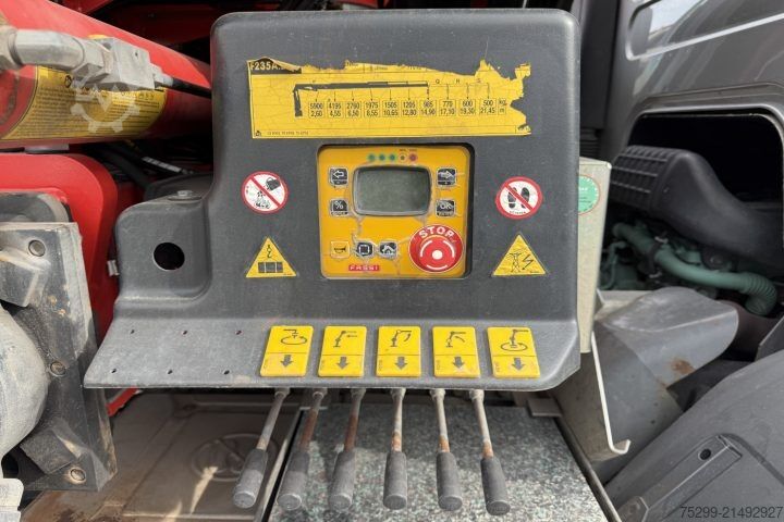 Lastbilsmonterad kran Volvo FE-320 6x2R Fassi 235 5-Fach