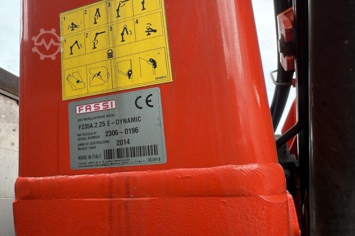 Lastbilsmonterad kran Volvo FE-320 6x2R Fassi 235 5-Fach