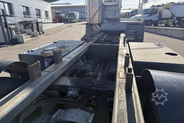 Lastbilchassi  YT222 4x2 Chassis-Kabine / Swiss-Vehicle