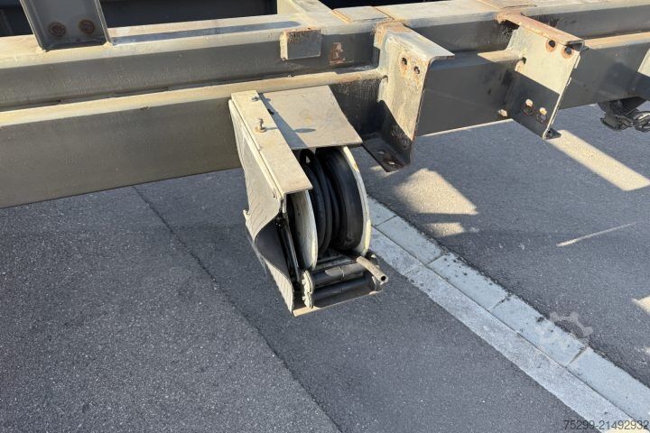 Lastbilchassi  YT222 4x2 Chassis-Kabine / Swiss-Vehicle