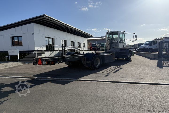 Lastbilchassi  YT222 4x2 Chassis-Kabine / Swiss-Vehicle