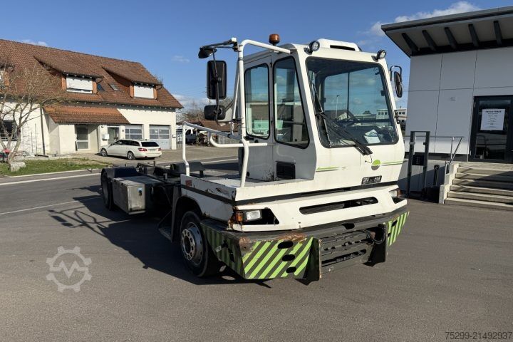 Lastbilchassi  YT222 4x2 Chassis-Kabine / Swiss-Vehicle