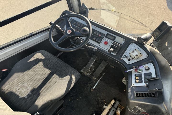 Lastbilchassi  YT222 4x2 Chassis-Kabine / Swiss-Vehicle