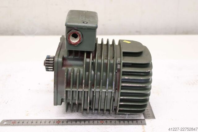 Gearmotor 0,07/0,27 kW 680/2900 o/min Mannesmann Demag 13/6 PF 8/2