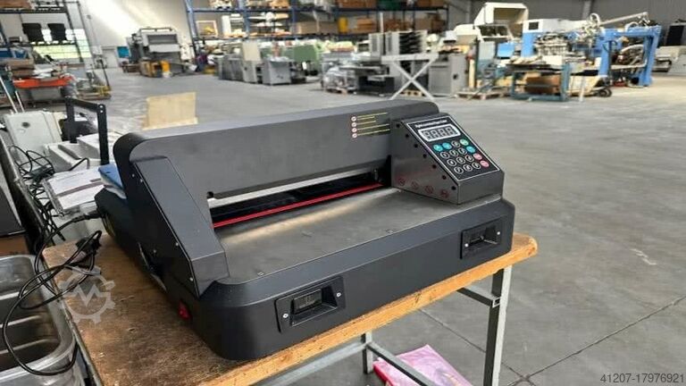 Snijmachine Pandway E3304 cutting machine