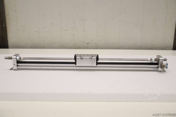 Accionamiento lineal Festo DGC  Hub 430 mm