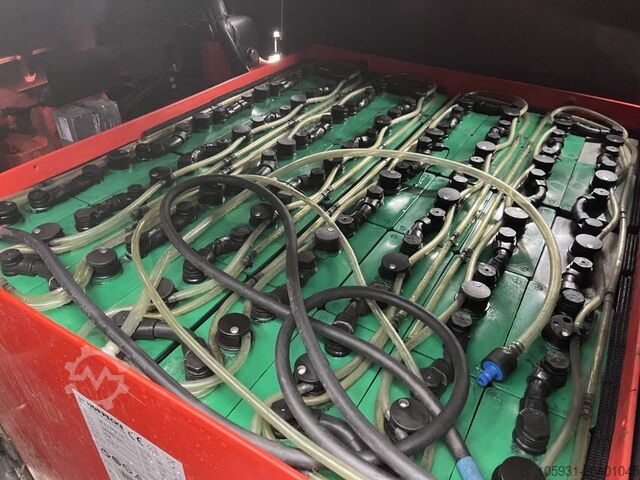 Stivuitor electric cu 4 roți Linde E30HL-01/600