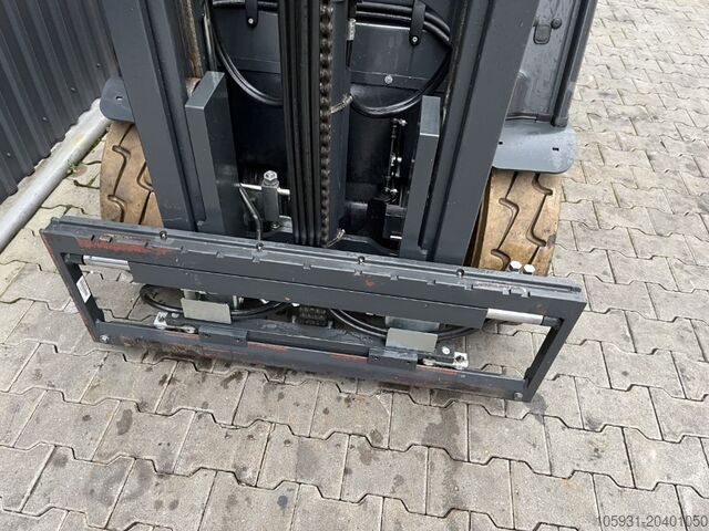 Electric 4-wheel forklift Linde E25L-02