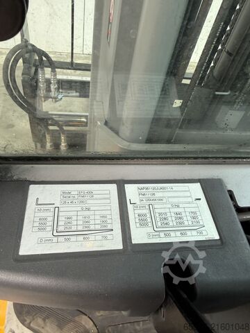 Elektryczny wózek widłowy 4-kołowy Jungheinrich EFG 430 / ZVG+SS / 2661 Std.