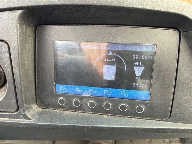 Elektromos négykerekű targonca Jungheinrich EFG 320 / 5585 Std.