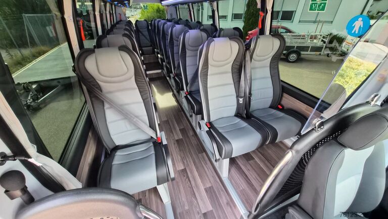 Minibus MERCEDES-BENZ 519 Sunset S 4 Ferqui Lagerfahrzeug Stock