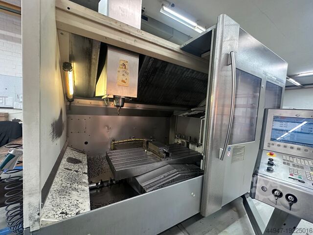 Vertical machining center DECKEL MAHO DMC 104 V