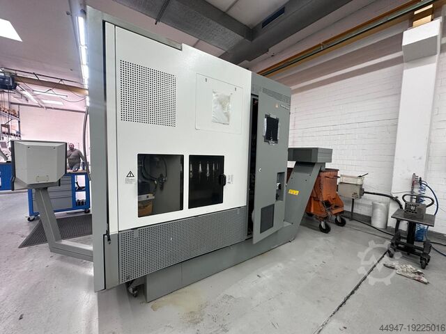 Vertical machining center DECKEL MAHO DMC 104 V