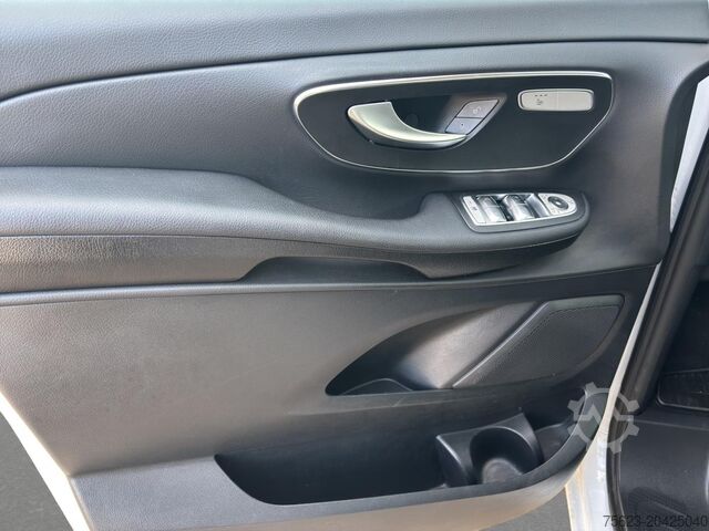 Minibus Mercedes-Benz V 220 d Lang Klima Sitzh. LED AHK Tisch 360° Kamera