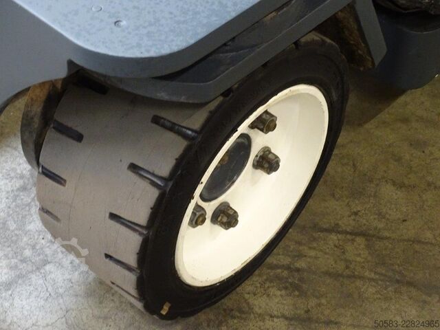 Firevejs sidelæsser Combilift C3000