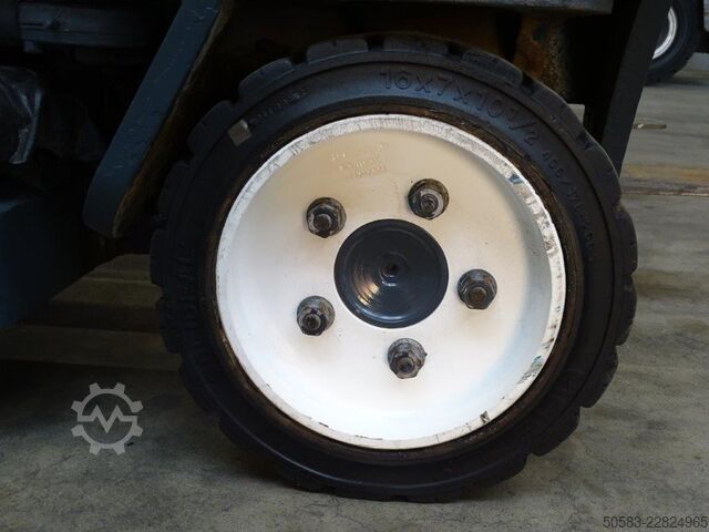 Firevejs sidelæsser Combilift C3000