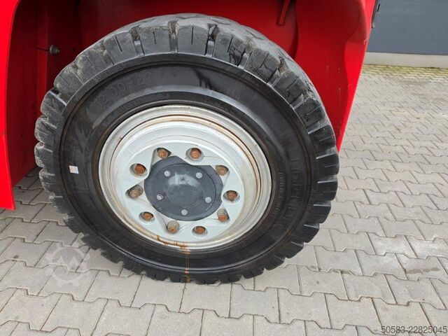 Dízelüzemű targoncá Kalmar DCG160-12 TRIPLEX