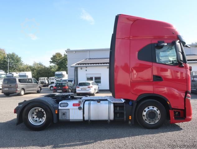 Standard nyergesvontató Iveco S-Way 460 Intrader Kompressor Standklima
