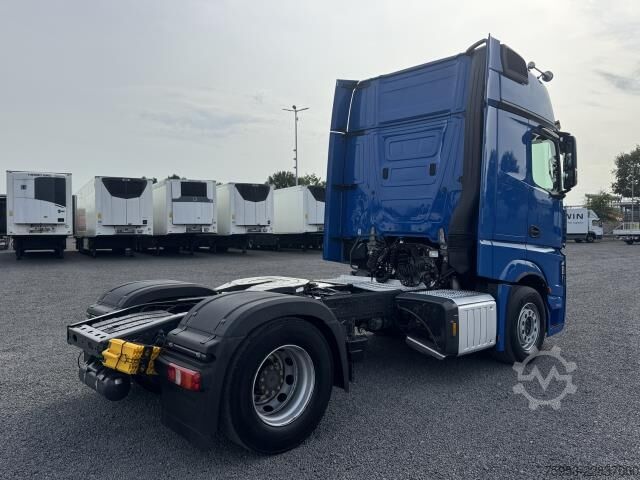Standard nyergesvontató Mercedes-Benz 1851 LS Actros Gigaspace 2 x PTO Retarder Standkli
