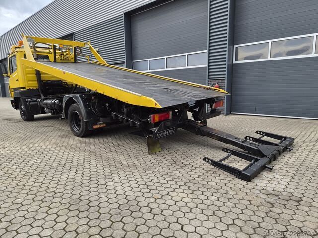 Autószállító vontató Mercedes-Benz 817L Afspeepwagen Hydr plateau hydr lier