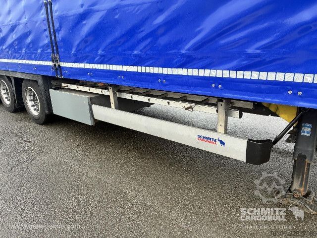 Semirimorchio con telone Schmitz Cargobull Curtainsider Mega Getränke