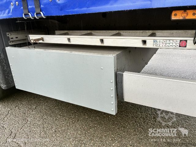 Semirimorchio con telone Schmitz Cargobull Curtainsider Mega Getränke
