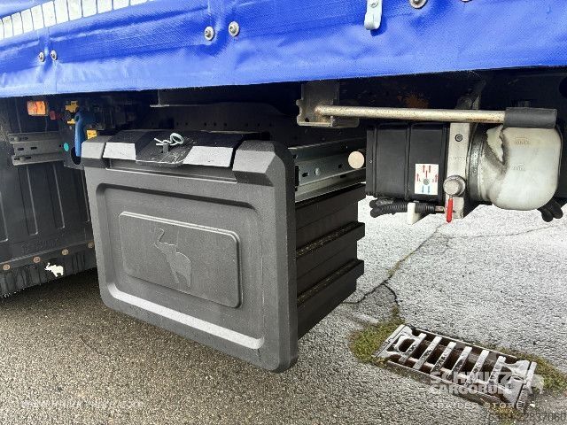 Semirimorchio con telone Schmitz Cargobull Curtainsider Mega Getränke