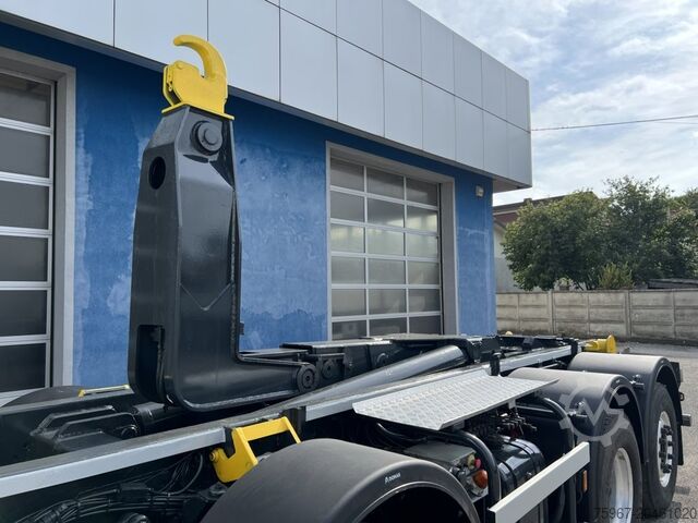 Empilhadeira de gancho SCANIA G 490