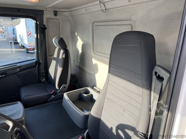 Empilhadeira de gancho SCANIA G 490