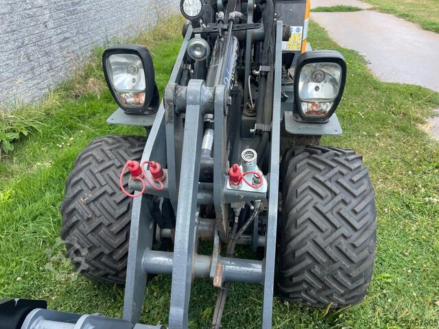 Lader Giant G1500 Xtra met SPER en kenteken